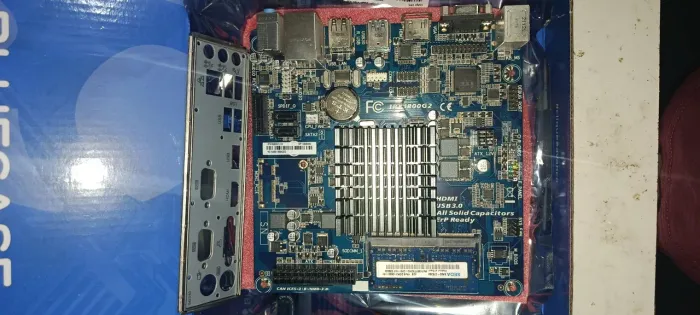 Placa integrada ipx1800 com 2gb ram ddr3