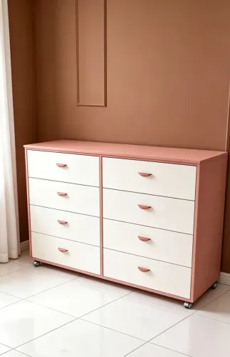 Cômoda de 8 gavetas com rodinhas na cor rose