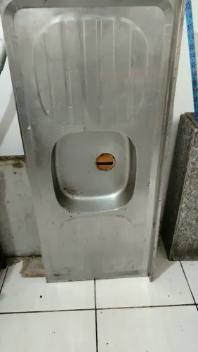 Pia de inox com cuba única e escorredor duplo