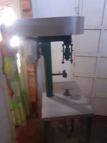  Maquina de rosquear tampinhas en garrafas