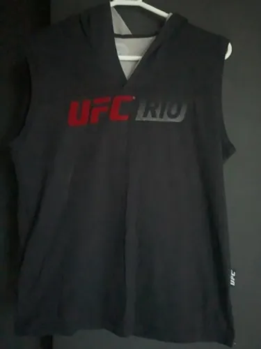 Camisa UFC RIO com capuz 
