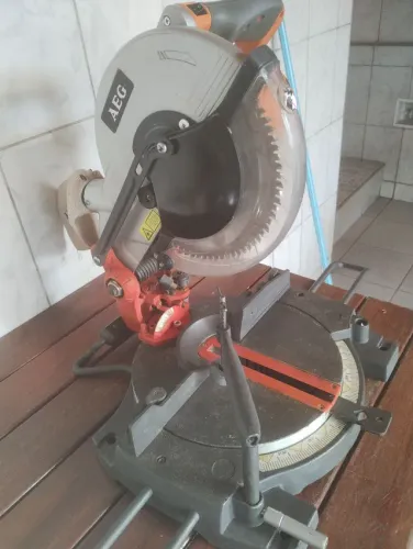 Meia esquadria Aeg