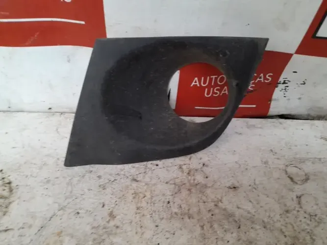 Moldura do farol de milha esquerdo Nissan tiida