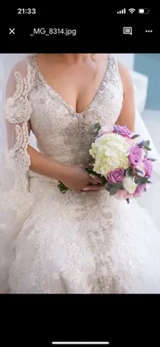 Vestido elegante e moderno,bordado dê Swarovski