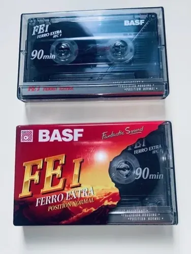 Fitas Cassete (duas) Basf C90 - uma delas lacrada