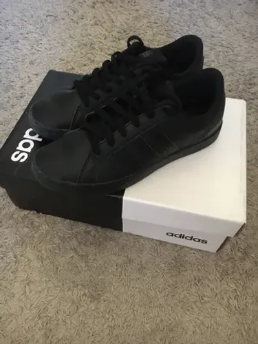 Tênis adidas