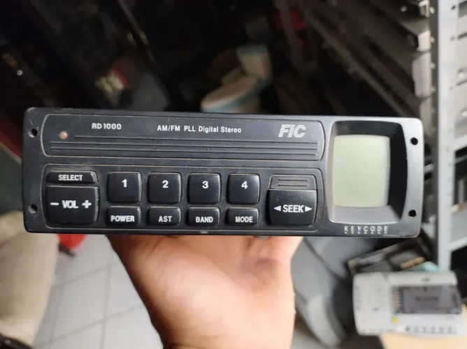 Rádio toca fitas fica com defeito 