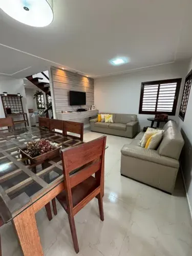 Vendo linda Casa no Conjunto Ponta Negra com Área Gourmet e Piscina