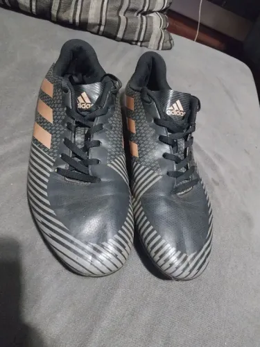 Chuteira Adidas