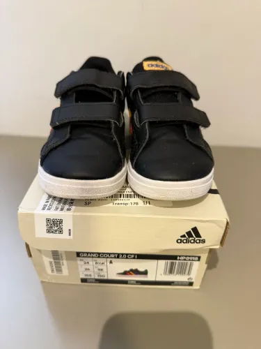 Tênis adidas