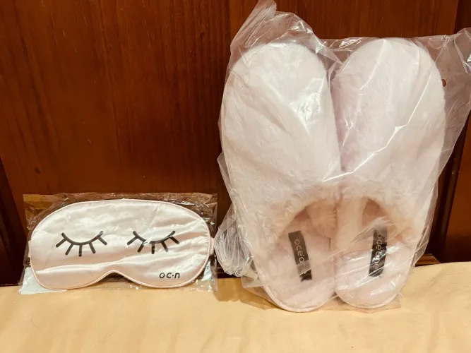 Kit pantufas e máscara de olhos