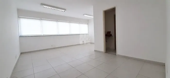 Locação de Sala Comercial na Vila Parque Jabaquara - 1 banheiro, 1 vaga, 31m² - São Paulo-