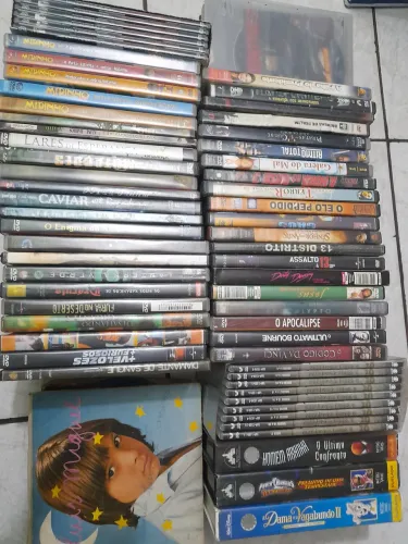 Coleção em Filmes dvds, séries, fitas VHS, e música em disco vinil 