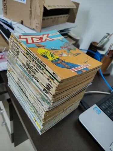 Lote com 30 gibis TEX Coleção
