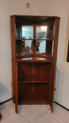 Bar Cristaleira de Canto, Madeira de Lei, largura 69cm x 1,90m de altura