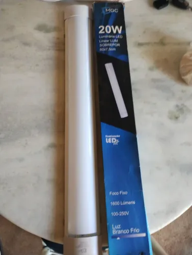 Luminária LED Linear 20W Sobrepor Branco Frio