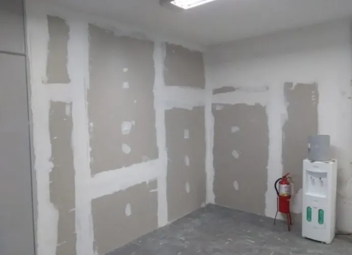 Paredes divisórias em drywall.