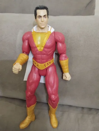 Boneco Shazam.