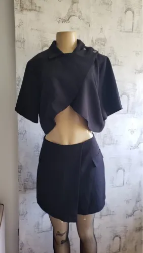 Conjunto Cropped e Saia Envelope Preto