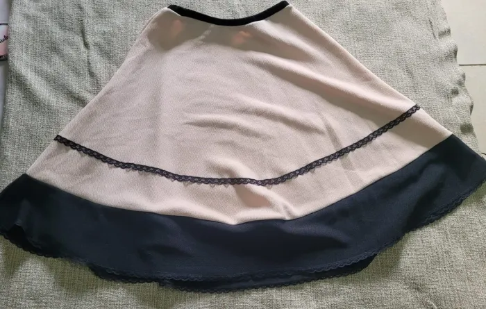 Saia infantil rosa com babado e renda