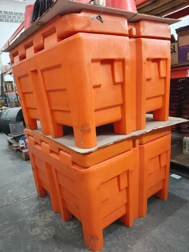 Vendo-Cofre carga produtos perigosos marca TECNOTRI (Seminova)