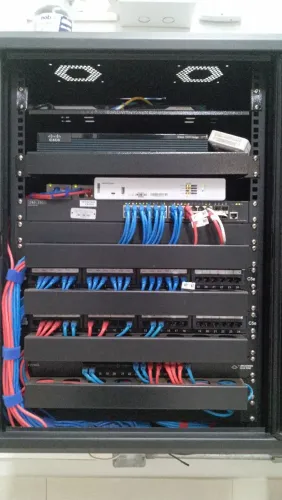 Montagem de Racks Organização Instalação de Cabeamentos para Empresas