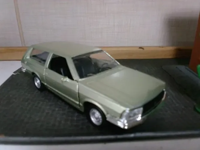 MINIATURA FORD CORCEL BELINA II L 1979  -  ESCALA 1/39 - 1/43.