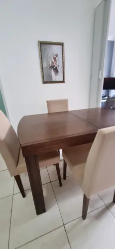 Mesa de Jantar em Madeira com 6 cadeiras