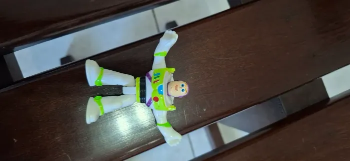 Boneco Buzz Lightyear Toy Story 7 cm articulado. 