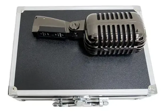 Microfone vintage clássico 