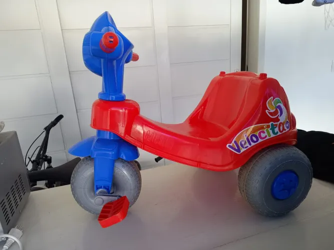 Triciclo Velocita marca Calesita