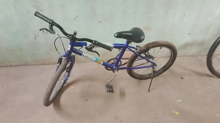 Vende - se Bicicleta Infantil Aro 20 Semi Nova