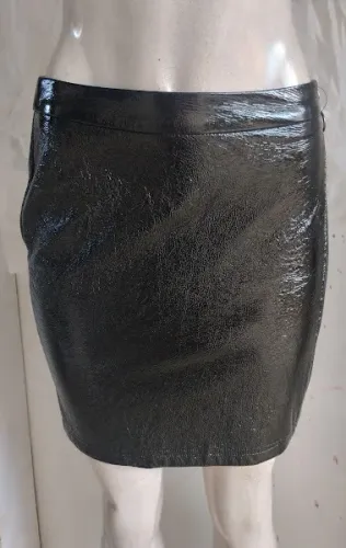 Saia preta brilhosa