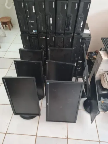 Lote de Monitores LCD - Ótimo para Escritório ou Empresa