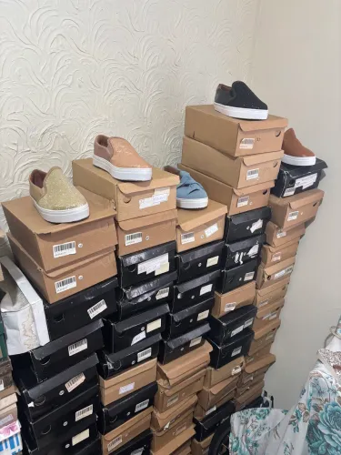 TÊNIS . LOTE 100 pares