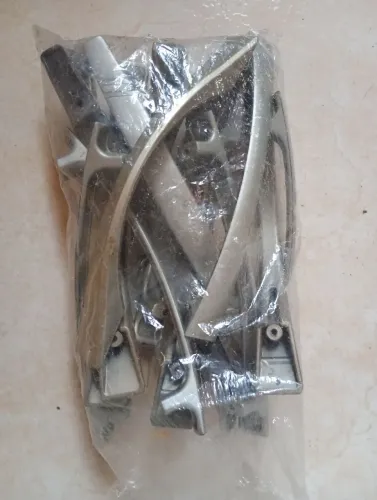 Puxadores Plásticos Armário bom estado 