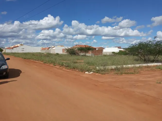 Terreno de esquina no loteamento Alto da Serra em Monteiro PB, medindo 7x14m 
