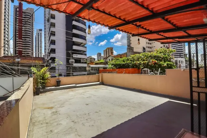 Casa com ponto comercial, 341m², 4/4, 2 vgs no Umarizal