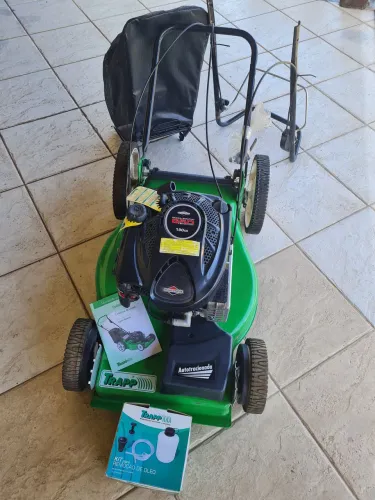 Carrinho de cortar grama Trapp tracionado. Gasolina. Nunca usado.