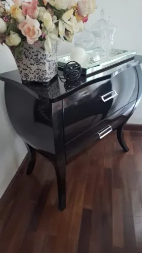 Cômoda Bombê (em laca preta)