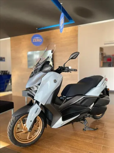 YAMAHA XMAX 300 CONNECTED ABS