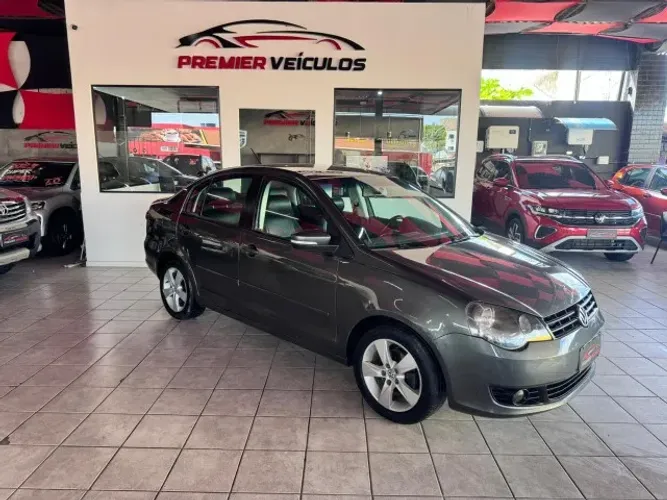 Volkswagen Polo Sedan 1.6 MI Total Flex 8V 4P 2014