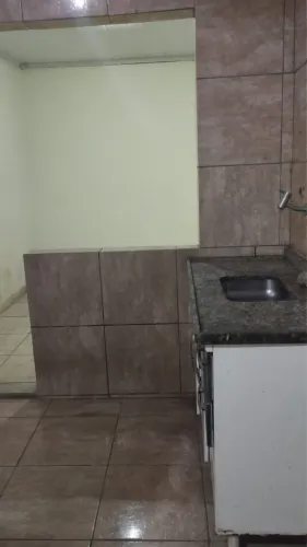 Casa de vila R$ 600,00 ( não paga água e luz)