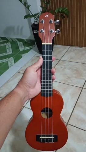UKULELE 