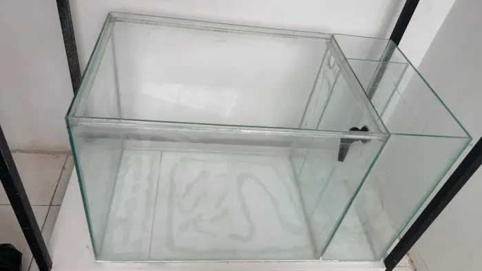Aquario com sump na lateral