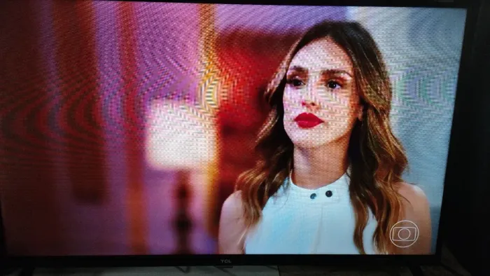 Tv sempTCL 32polegadas Seminova. Aprox 1 mês de compra, you tube, NetFlix e aplicativos