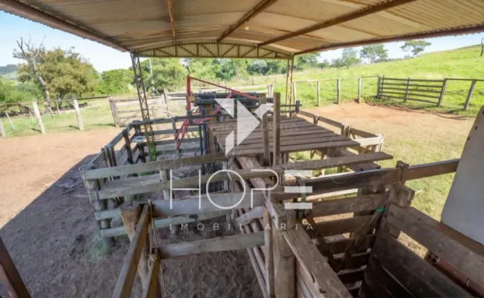 Fazenda à venda com 127 alqueires - aproximadamente 307 hectares - arrendada para pecuária