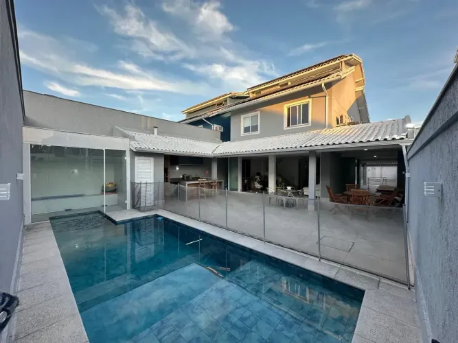 VENDO CASA TRIPLEX, Cond GIARDINI DI MILANO, 4 suítes, área de lazer , placas fotovoltaica