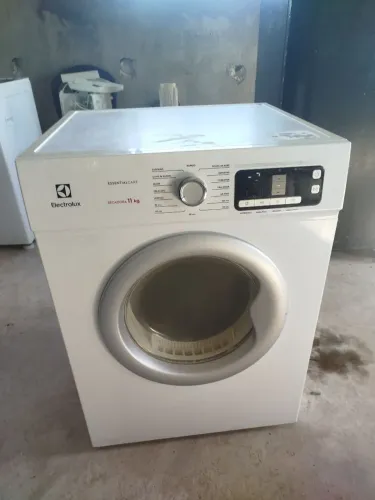 Máquina secadora Eletrolux 11kg