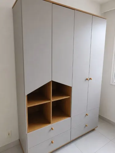 Guarda roupa entrego, montagem por conta comprador